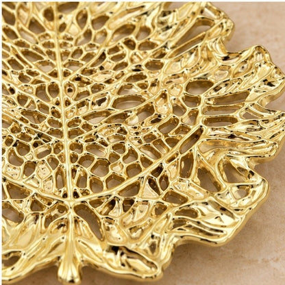 Close-up of the open gold veins