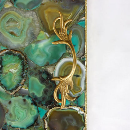 Light green agate carries its own banding in every slab