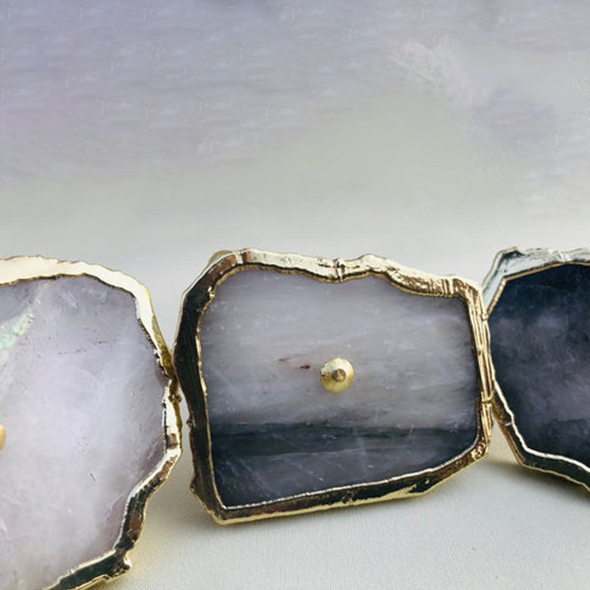 Gray agate quartz slice knob centered, pale gray with a dark band near the base