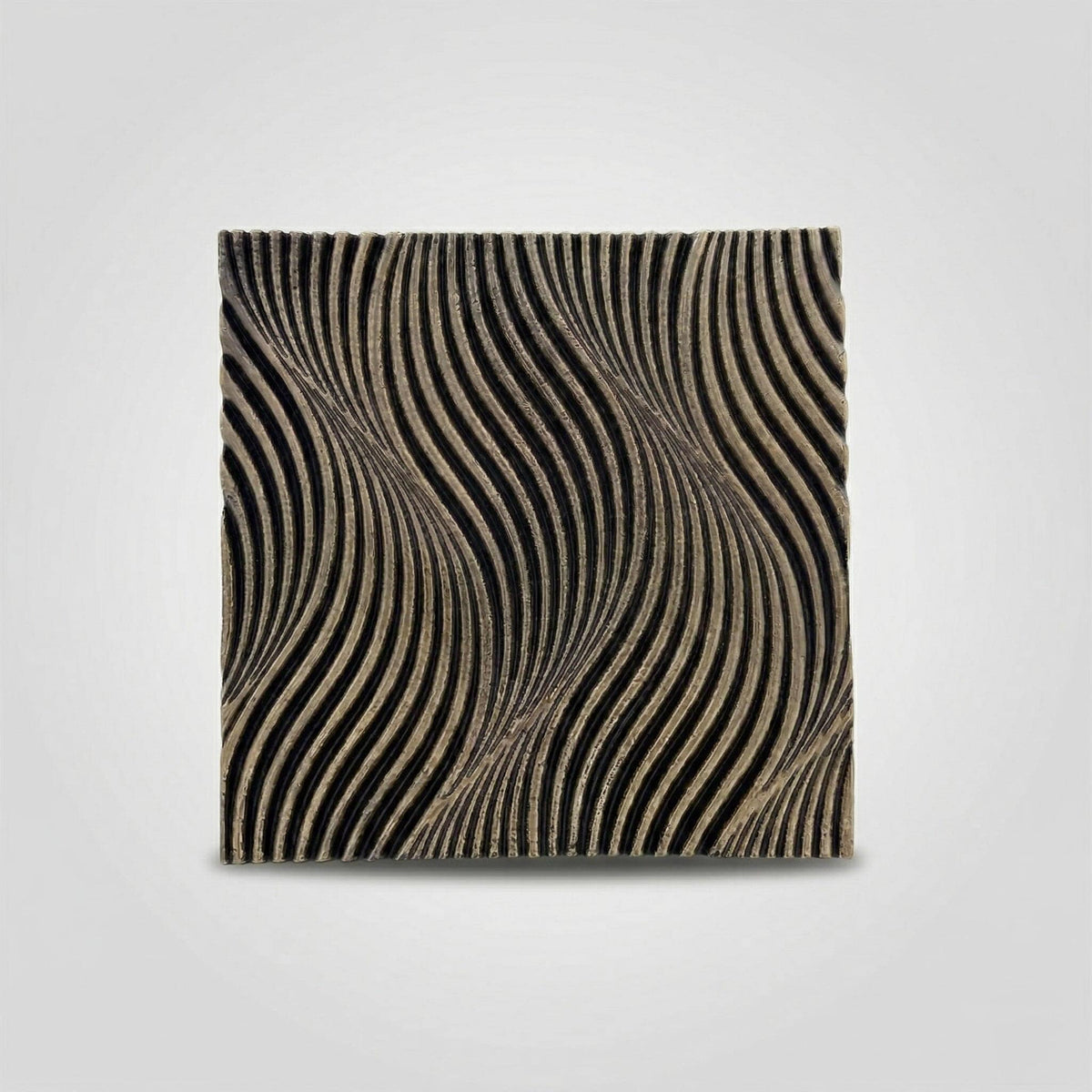 One geometric dune tile with curving wave ridges